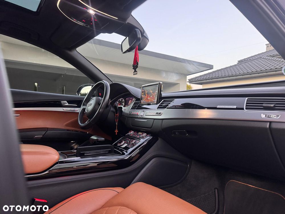 Audi A8 - 35