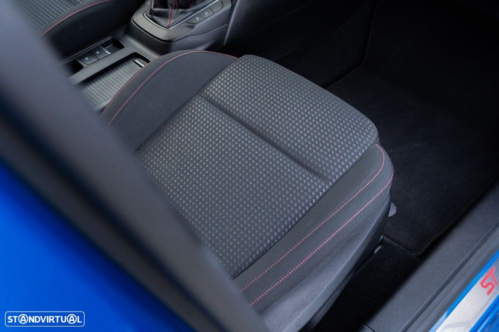 Ford Focus 1.0 EcoBoost MHEV ST-Line - 46