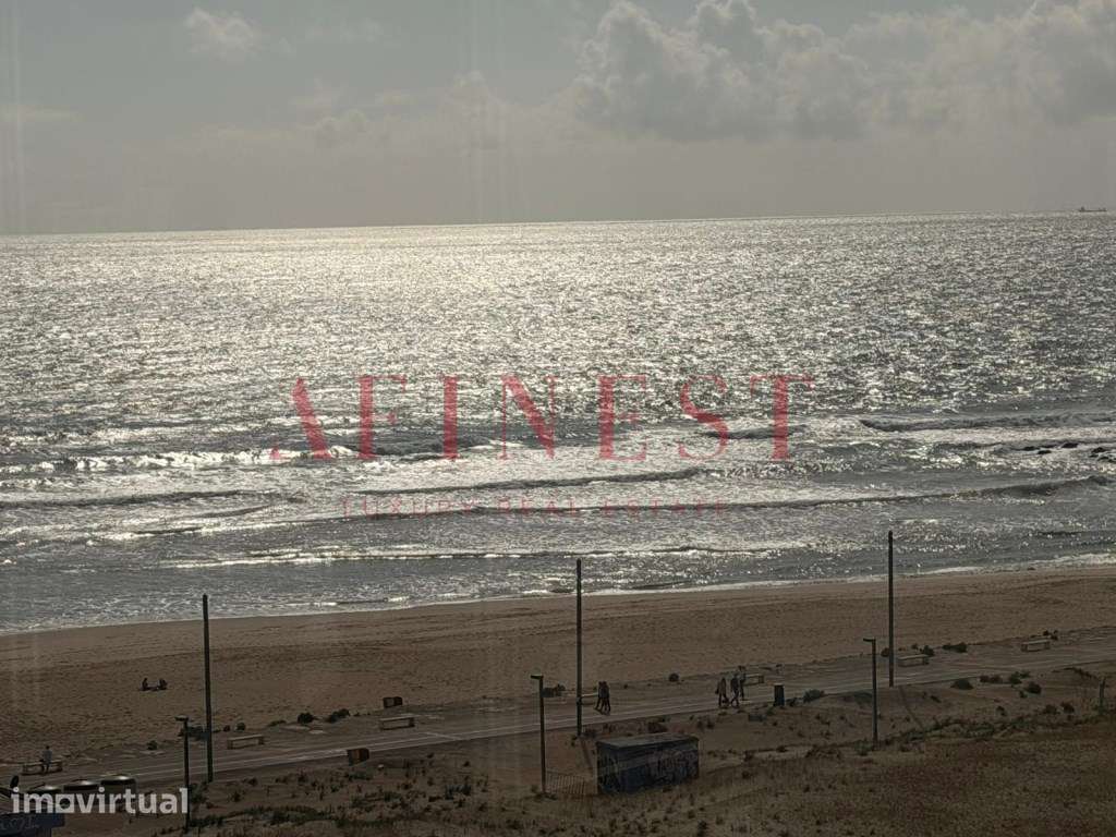 APARTAMENTO T2 NA PRIMEIRA LINHA DE MAR CAPARICA - Grande imagem: 2/13