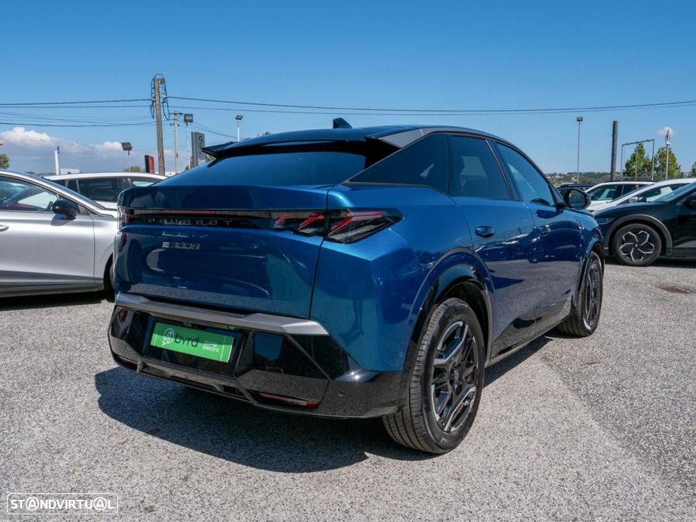 Peugeot e-3008 73 kWh GT — fotografia 16