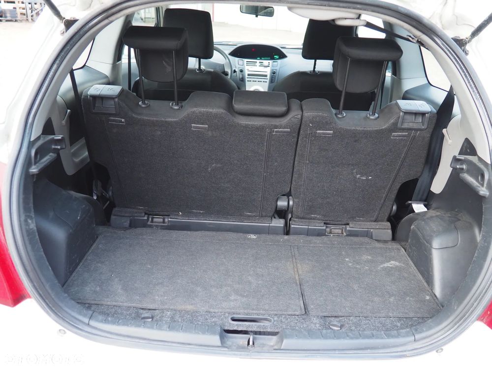 Toyota Yaris - 4