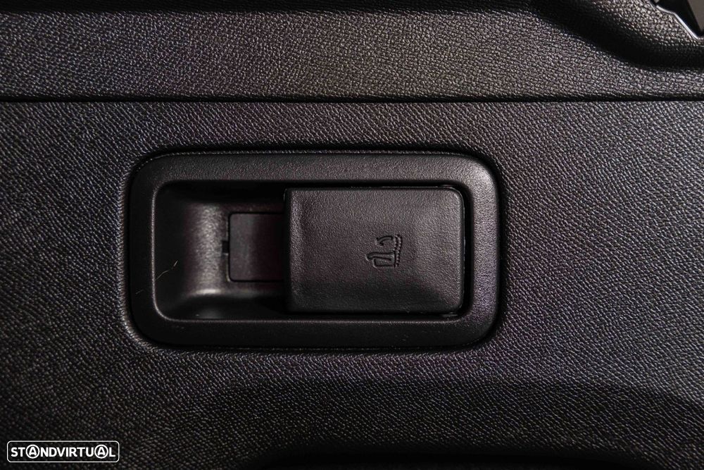 Peugeot 3008 1.6 Hybrid GT e-EAT8 - 17