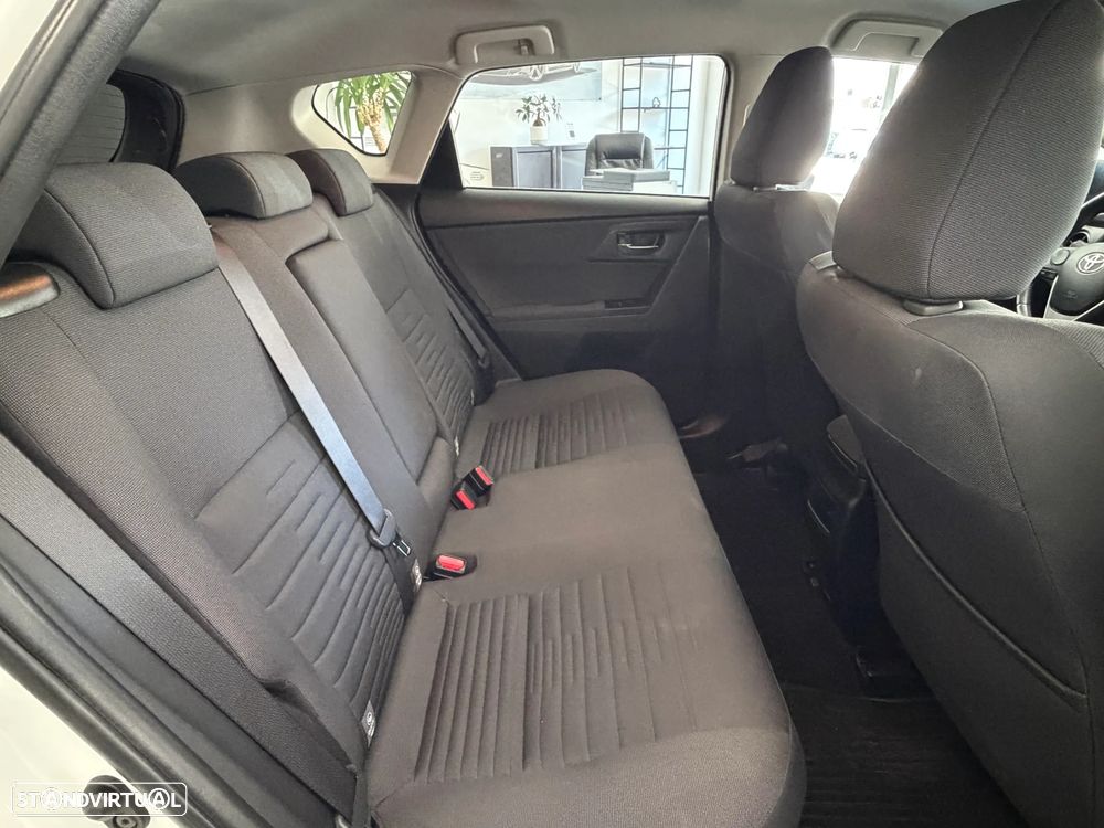 Toyota Auris 1.8 HSD Comfort +P.Sport+Navi - 31