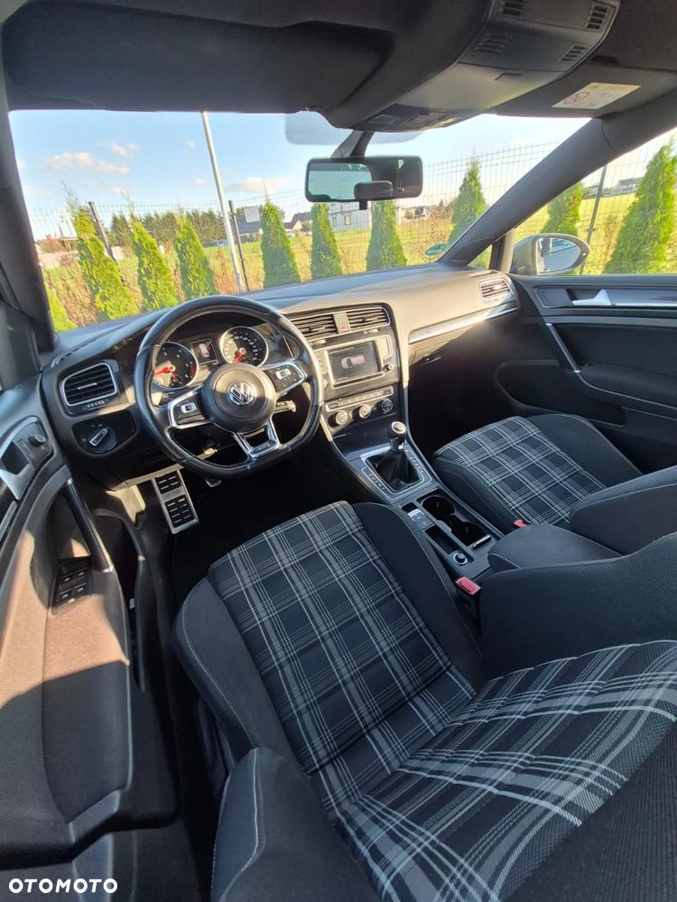 Volkswagen Golf - 30