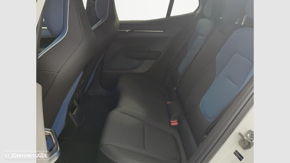 Volvo EX30 69 kWh Twin Motor Plus - 14