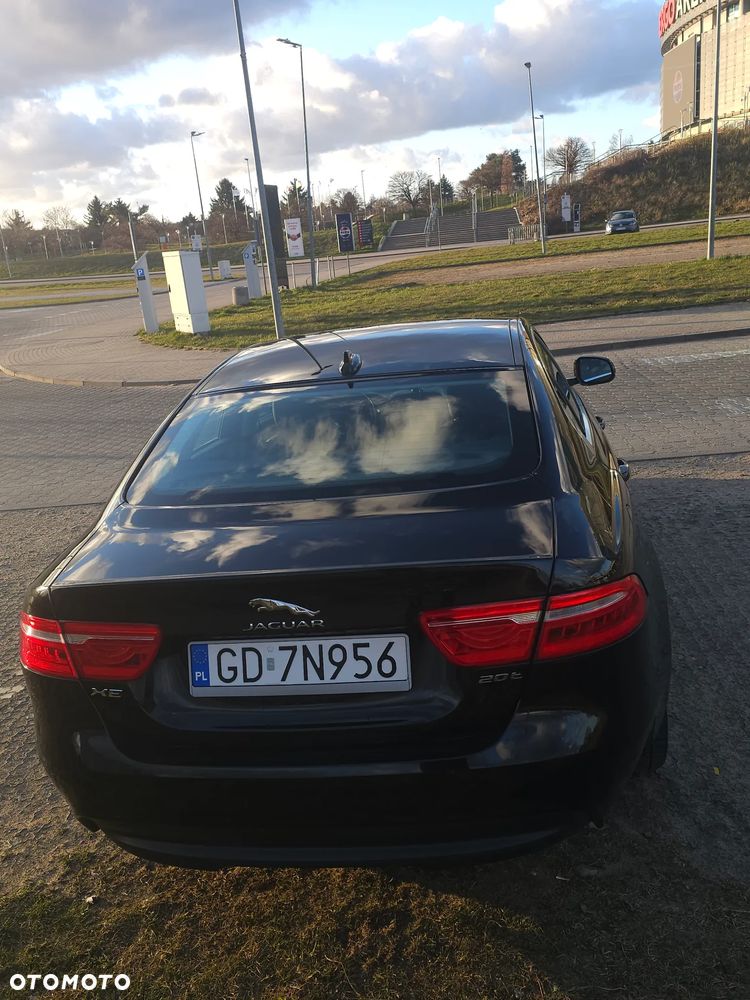 Jaguar XE 20t Prestige - 5