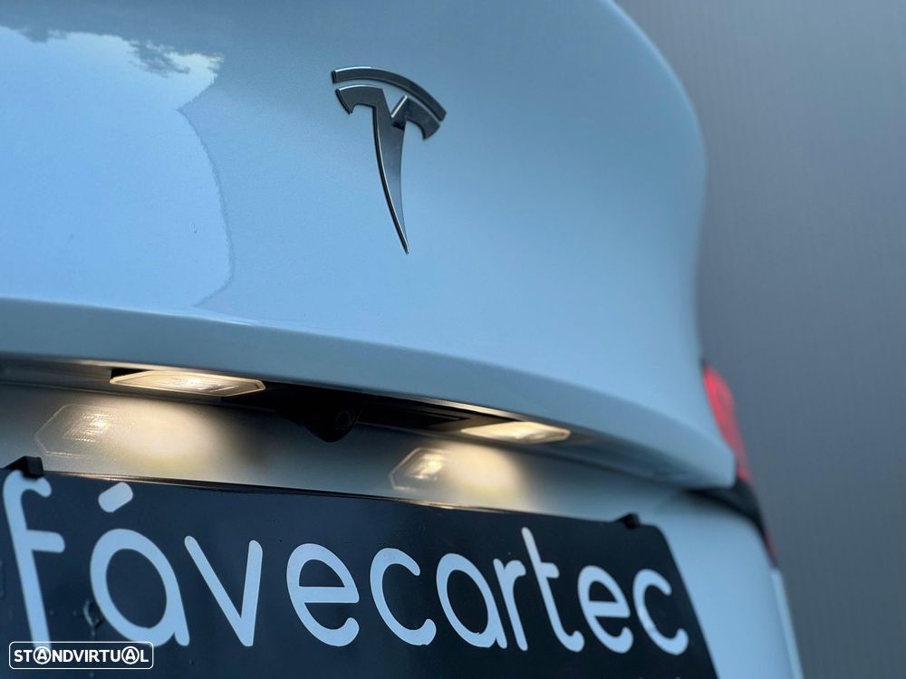 Tesla Model Y Long Range Dual Motor AWD - 10