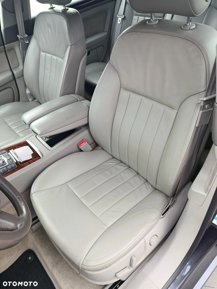 Audi A8 4.2 Quattro - 21