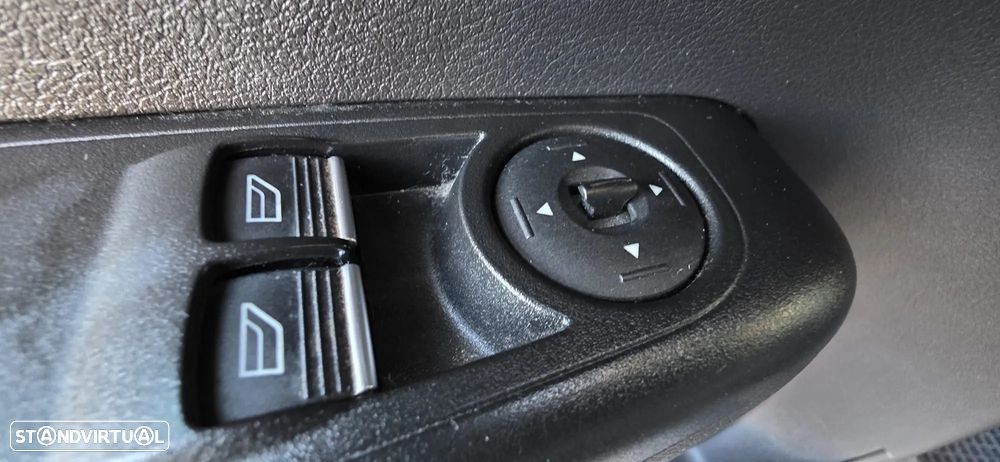 Ford Tourneo Courier 1.5 TDCi Titanium - 24