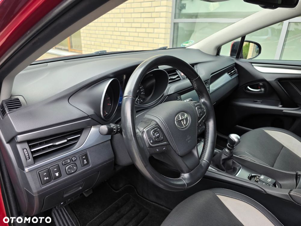 Toyota Avensis - 17