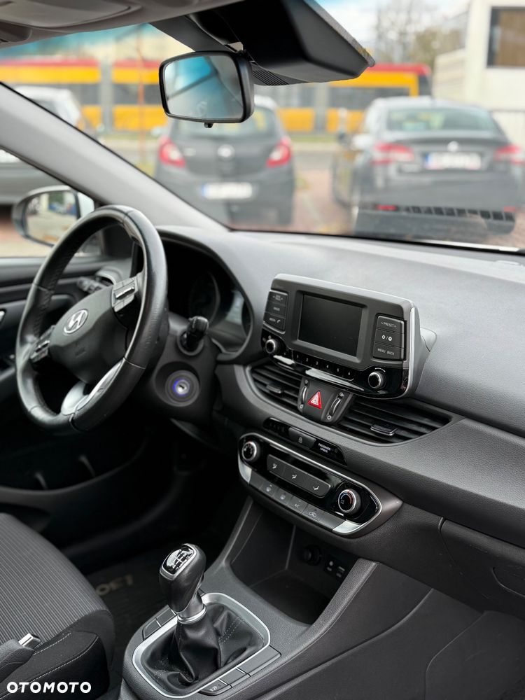 Hyundai i30 1.6 D Classic + - 8