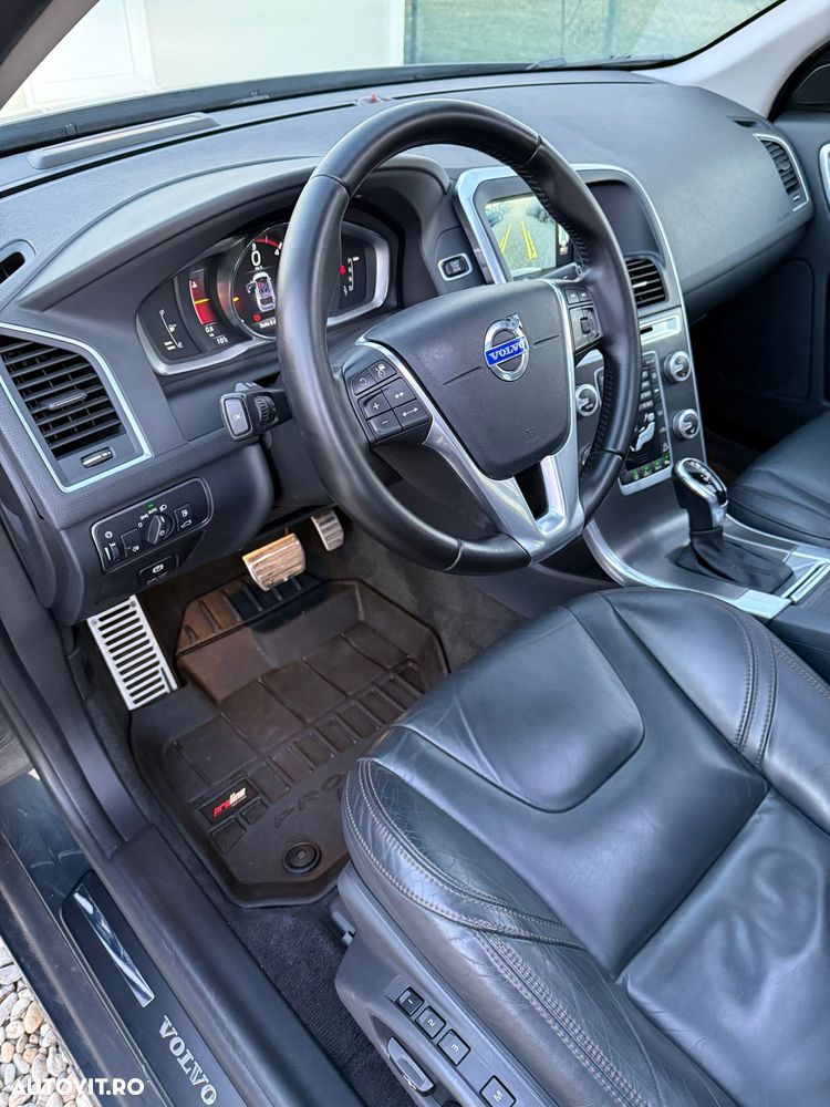 Volvo XC 60 D5 AWD Geartronic Summum - 6