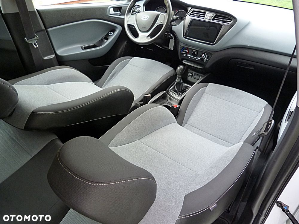 Hyundai i20 1.2 Pure - 11