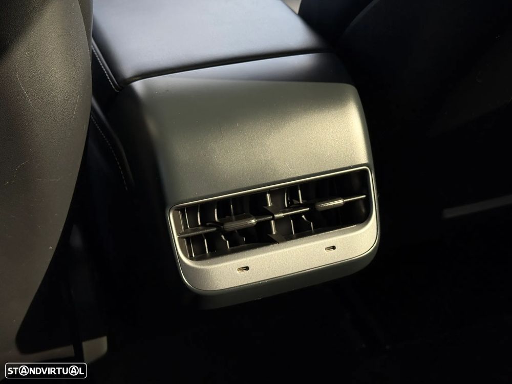 Tesla Model Y Performance Dual Motor AWD - 24