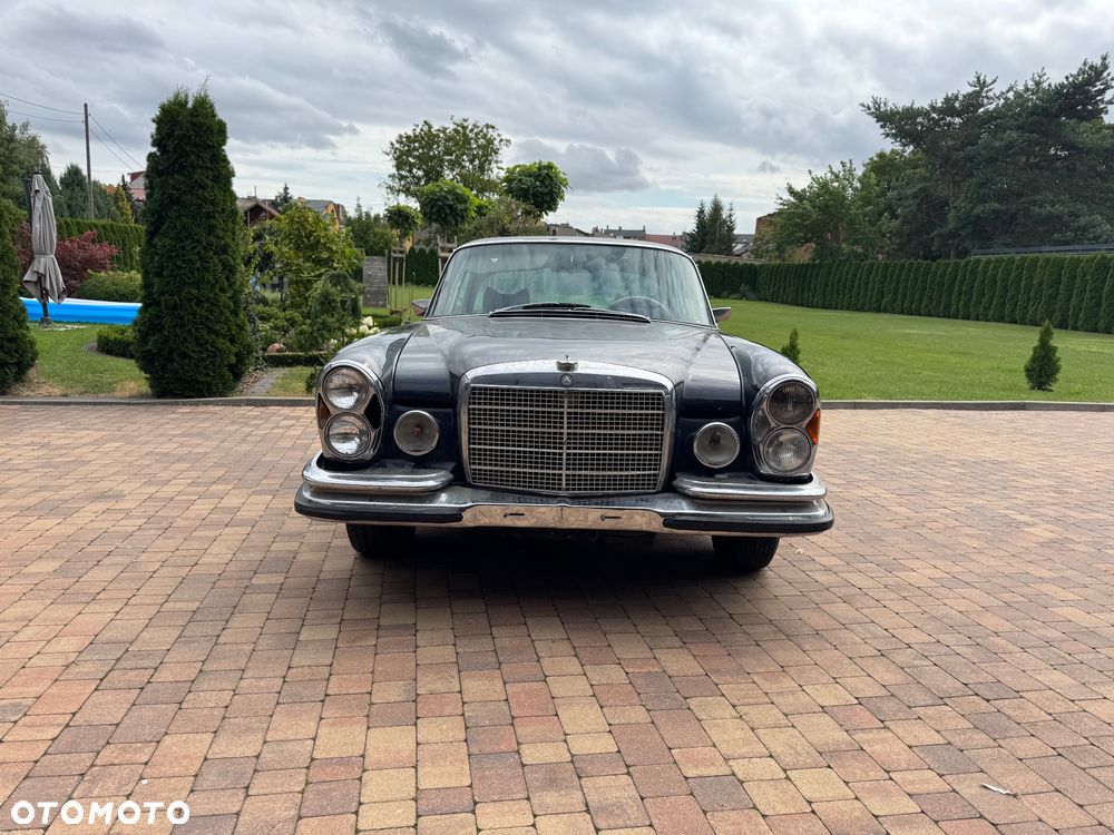 Mercedes-Benz 280 - 1