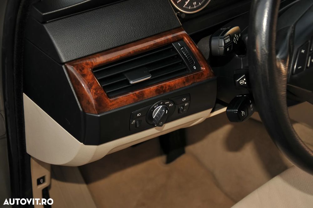 BMW Seria 5 523i Aut. - 19