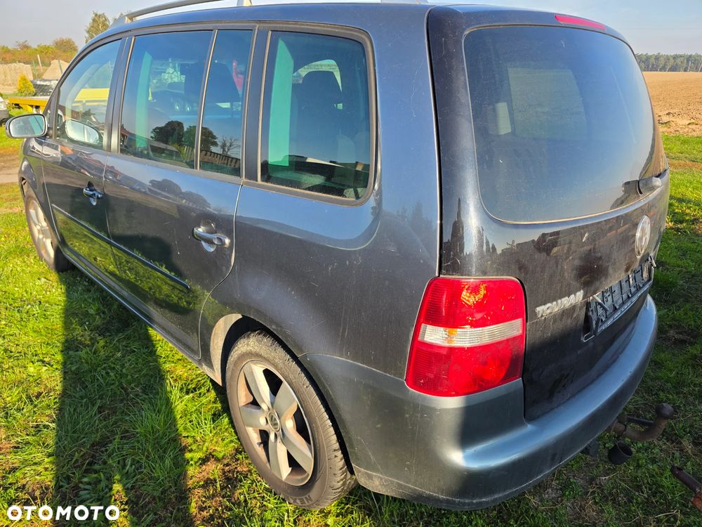 Volkswagen Touran 2.0 TDI DPF BlueMotion Technology Cup - 4