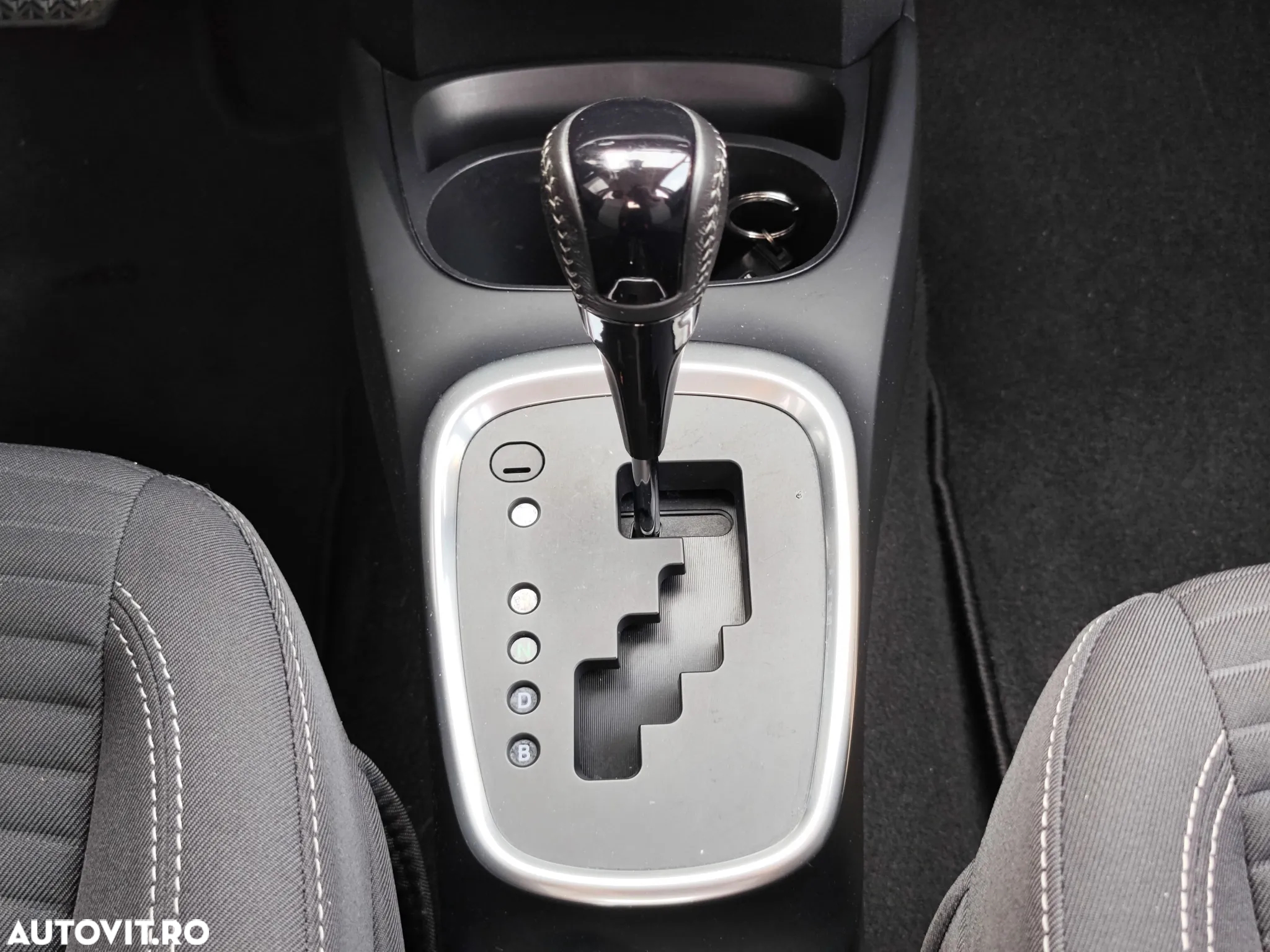 Toyota Yaris 1.5 VVT-i HSD Active - 19
