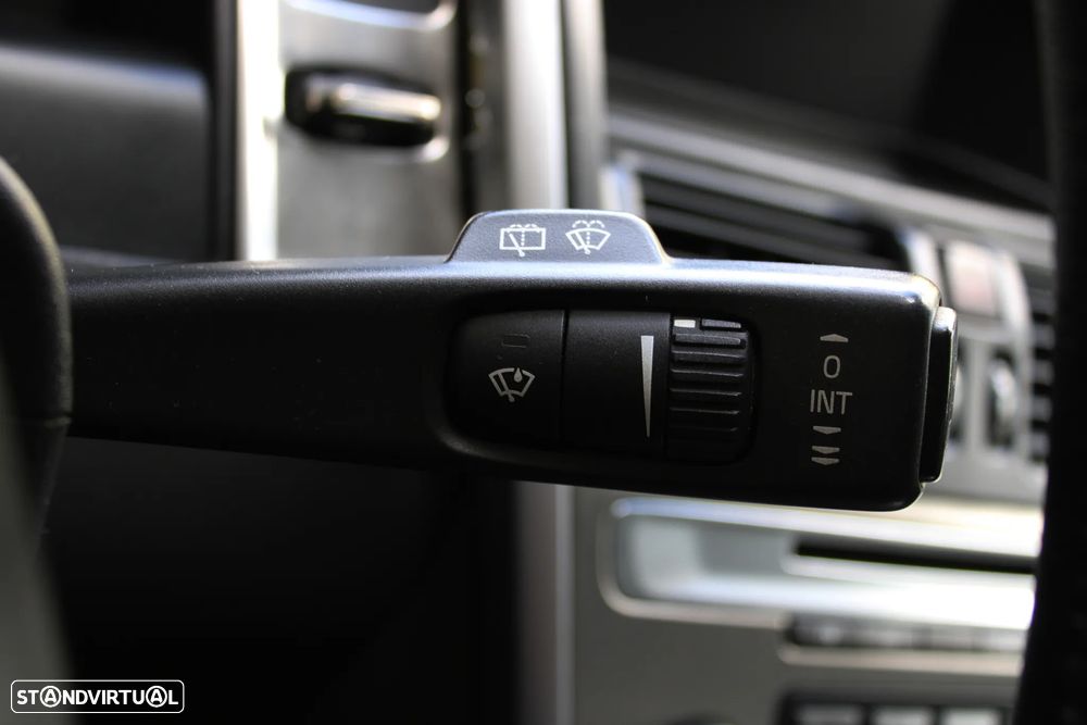 Volvo XC 60 D5 Momentum Geartronic - 39
