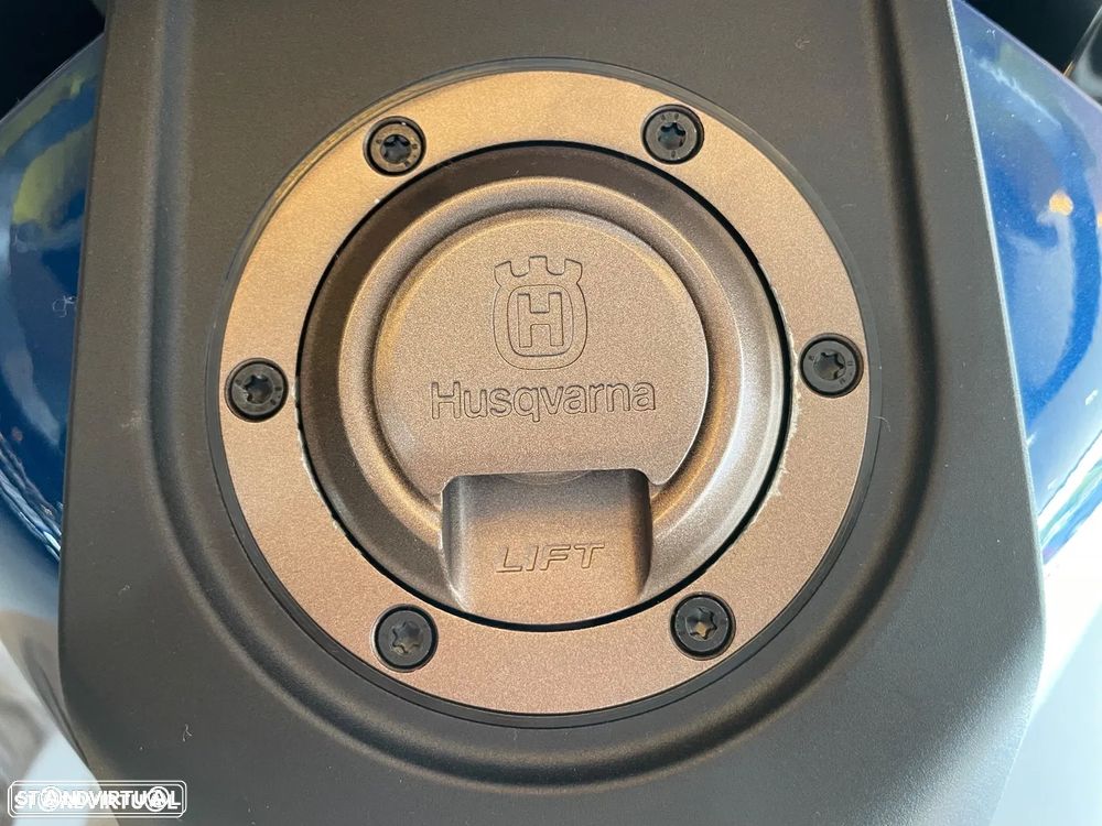 Husqvarna Norden 901 Expedition - 25