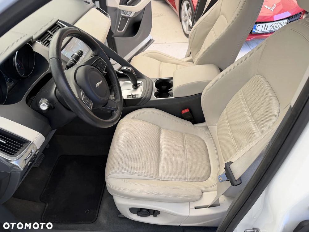 Jaguar E-Pace P250 AWD SE - 8