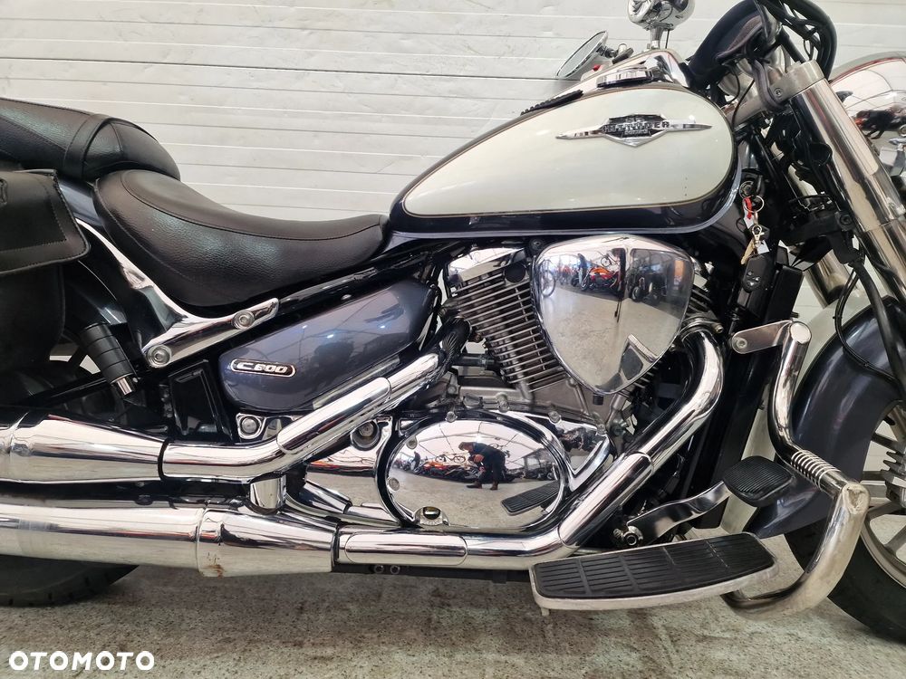 Suzuki VL 800 Volusia - 12