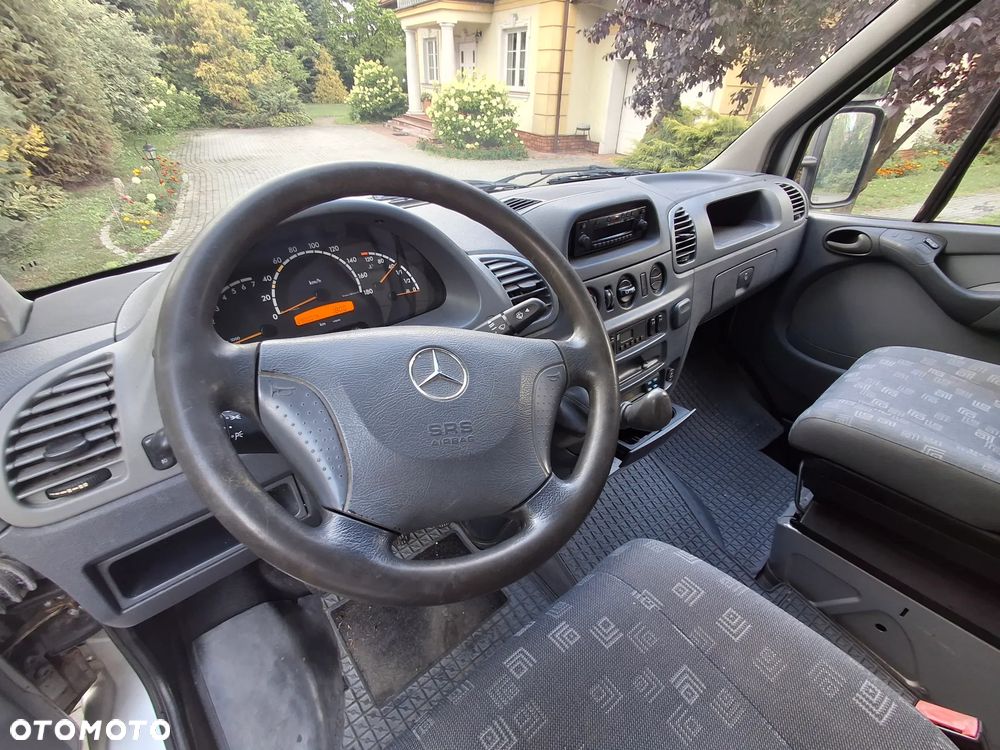 Mercedes-Benz Sprinter - 13