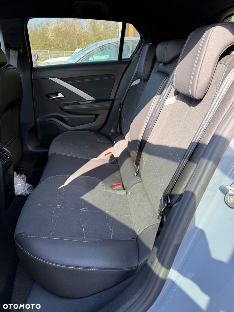 Opel Astra 1.2 T mHEV GS S&S eDTC - 14