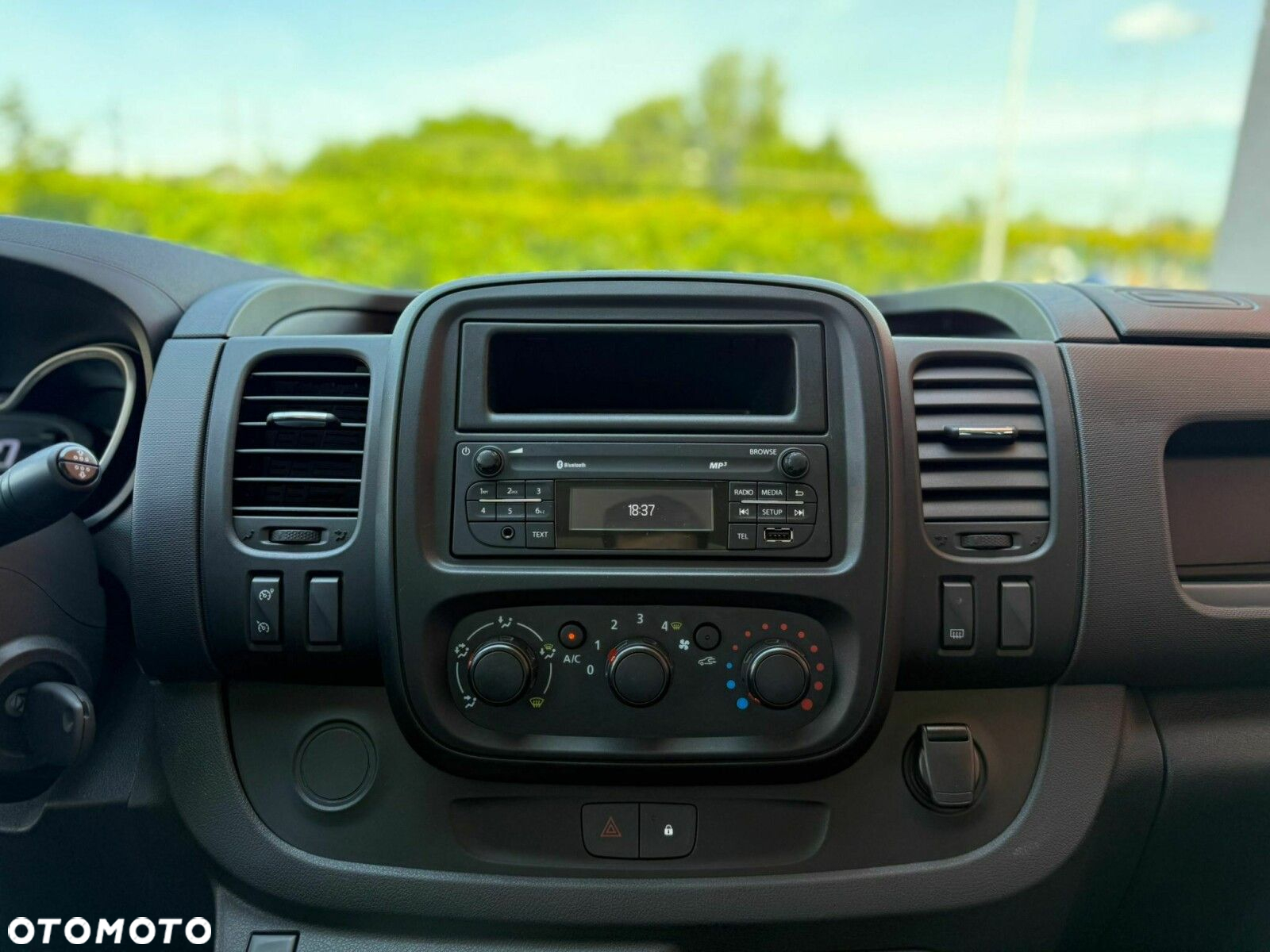 Opel Vivaro Blaszak / Zabudowa Gastronomiczna - 12
