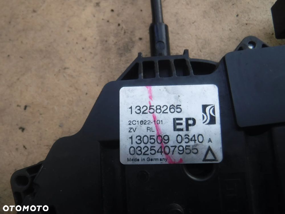Opel Corsa D zamek drzwi tyl 13258267 13258265 - 3
