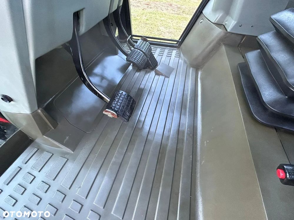 Massey Ferguson - 18