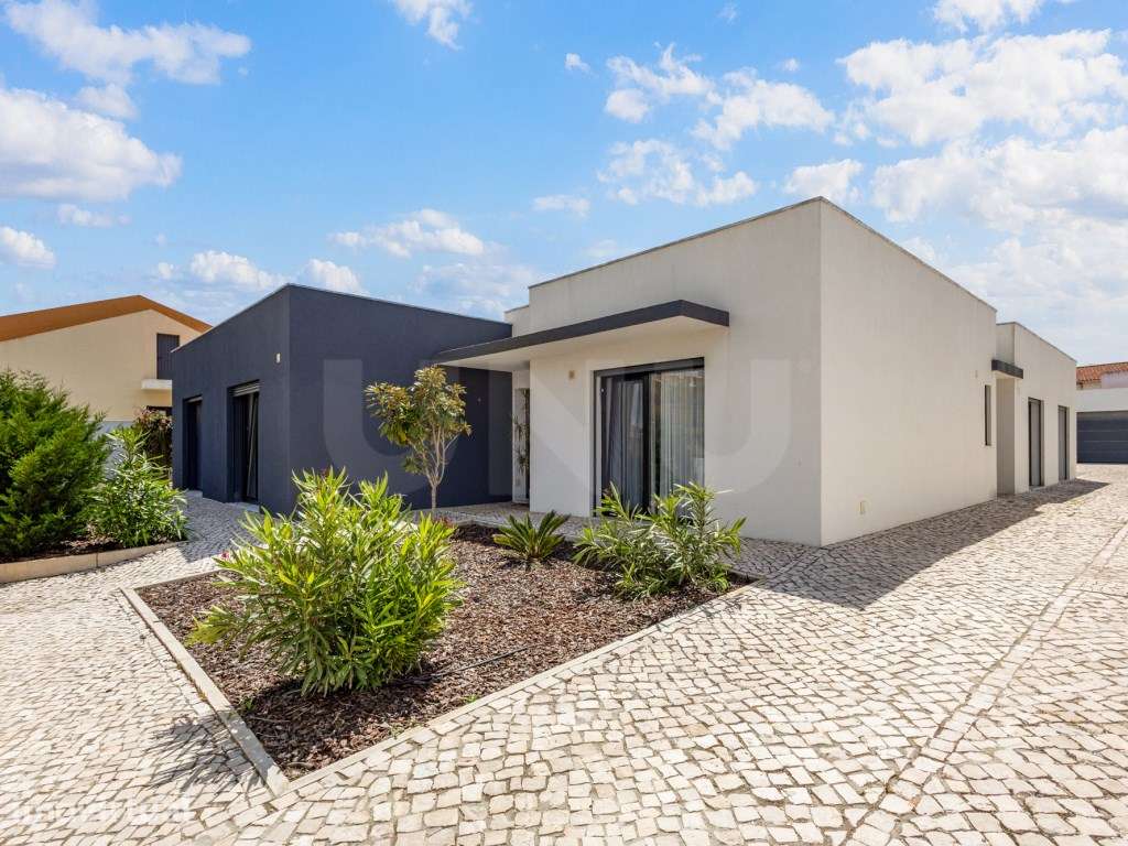 Moradia T4 Térrea com Piscina e Garagem, para venda, em Peniche - Grande imagem: 4/36
