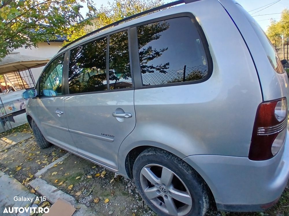 Volkswagen Touran 2.0 TDI DPF Trendline DSG - 17