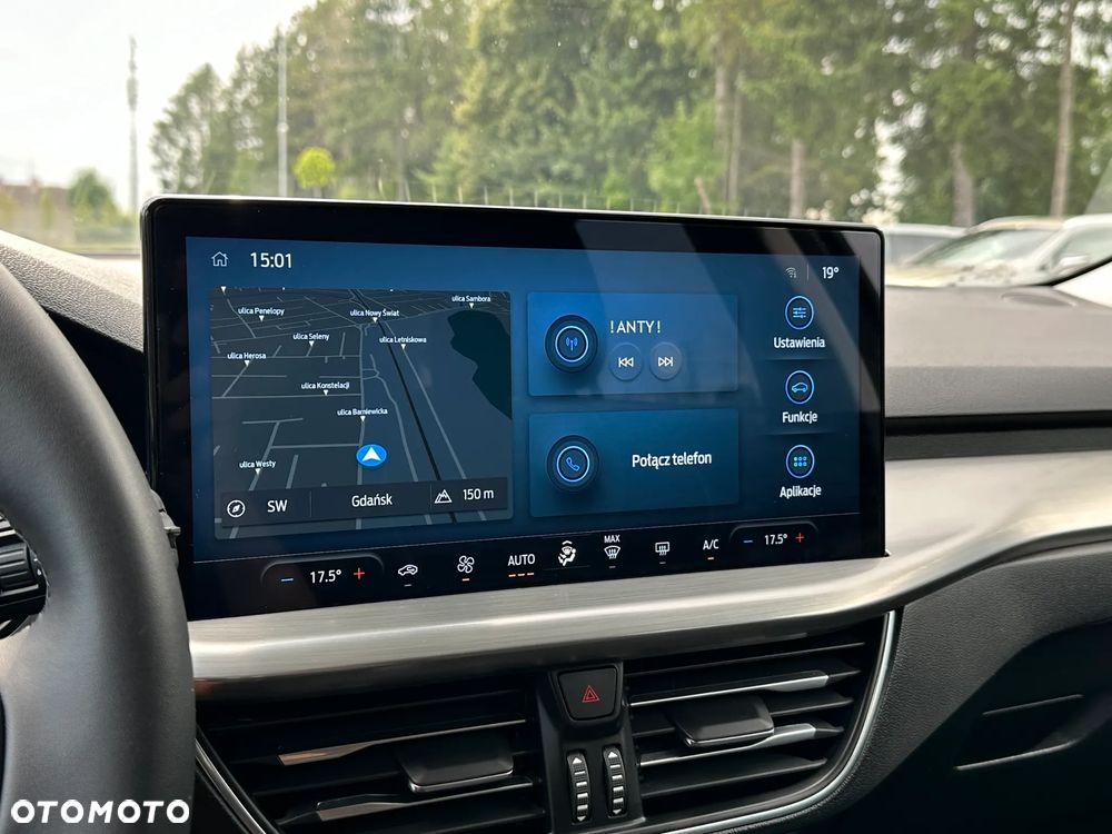 Ford Focus 1.0 EcoBoost Titanium X - 24