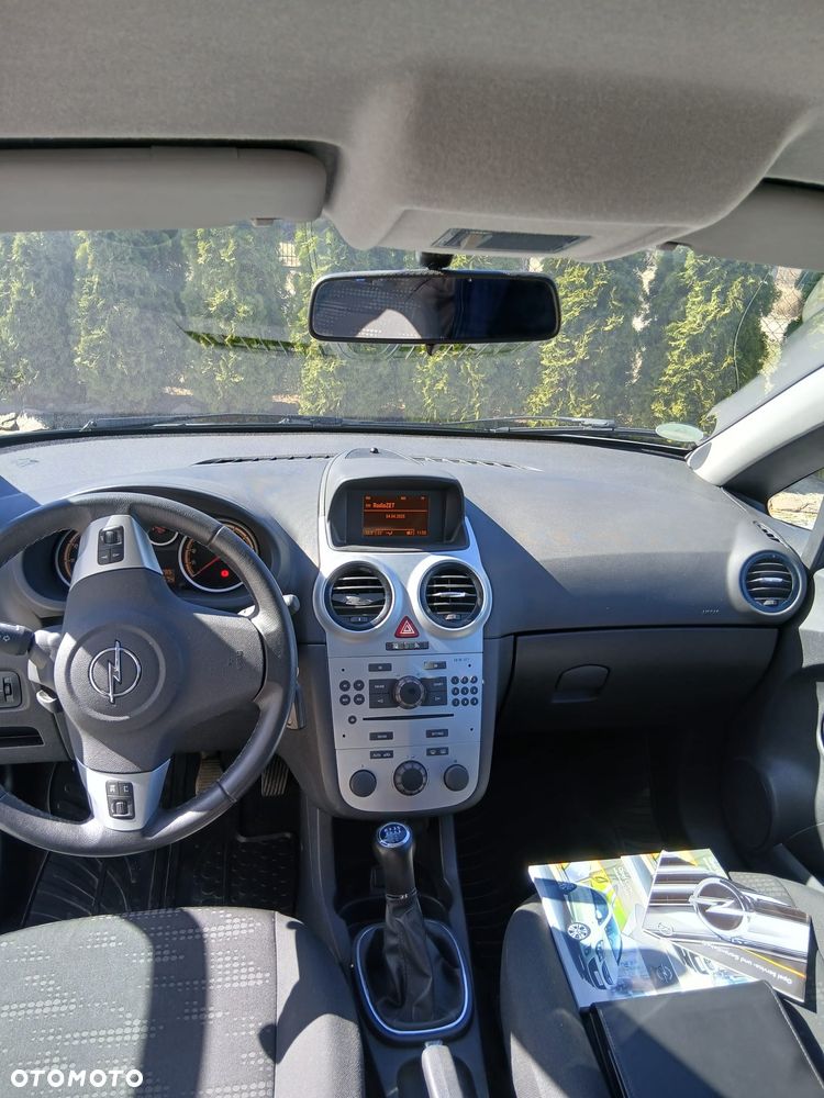 Opel Corsa 1.4 16V Satellite - 9