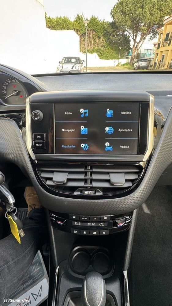 Peugeot 2008 1.2 PureTech Allure EAT6 - 20