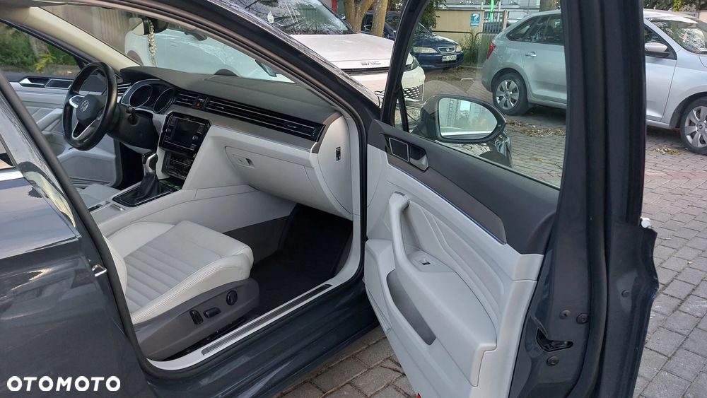 Volkswagen Passat 2.0 TDI EVO Elegance - 13