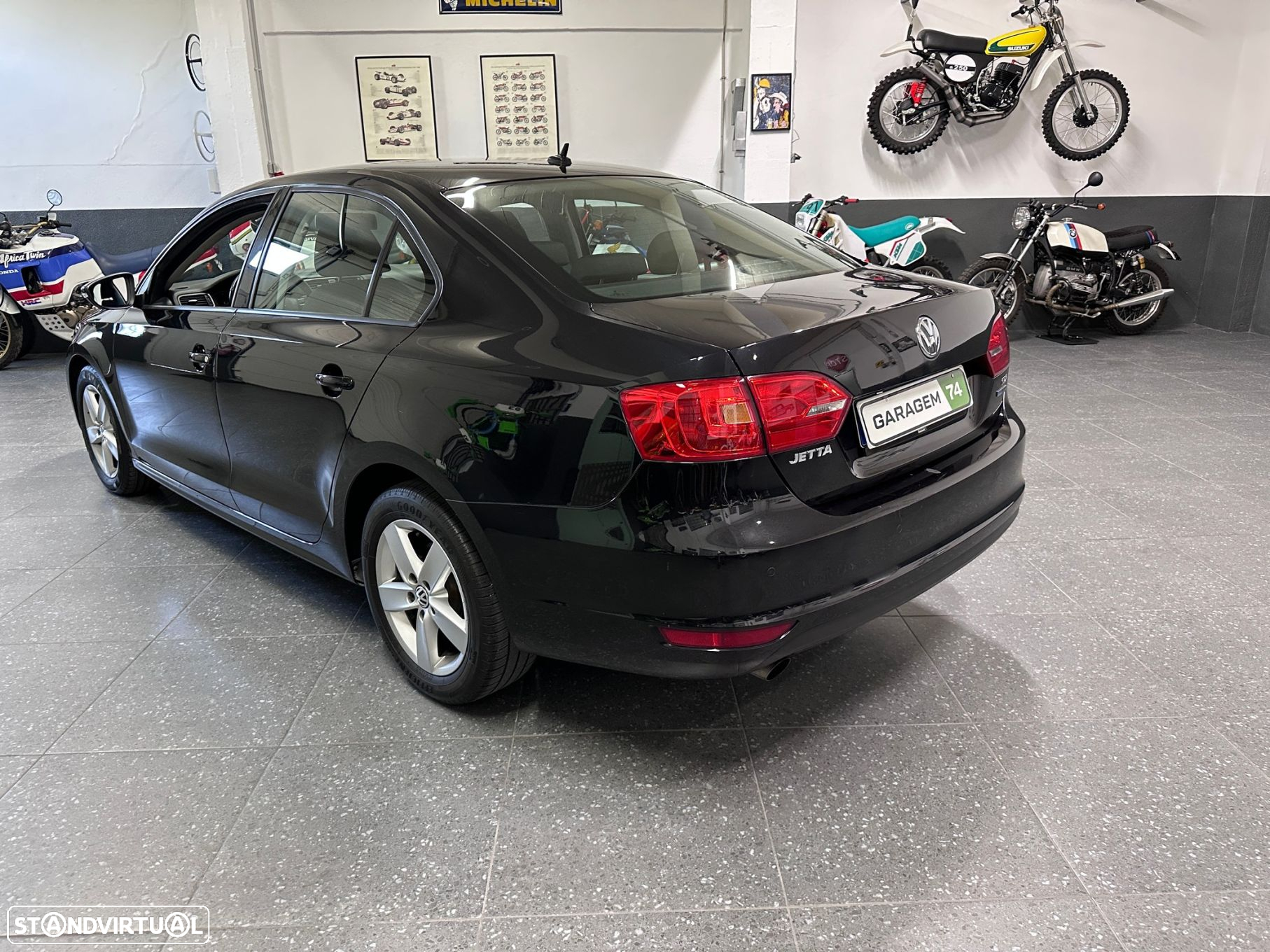 VW Jetta 1.6 TDi Confortline - 3