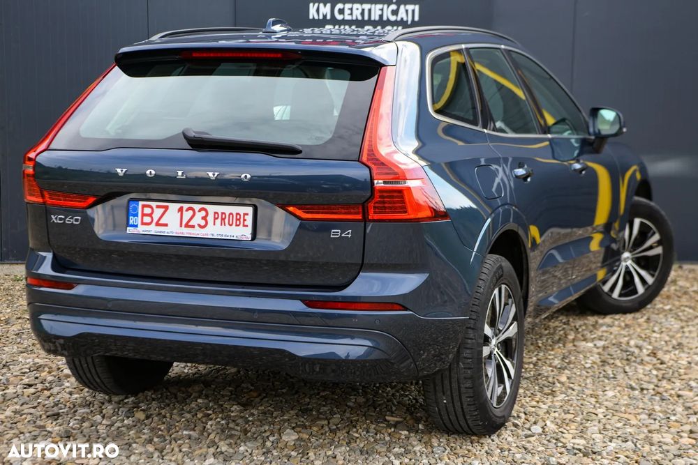 Volvo XC 60 B4 MHEV AT8 FWD Momentum - 25