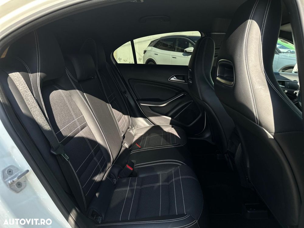 Mercedes-Benz A 180 7G-DCT Urban - 16