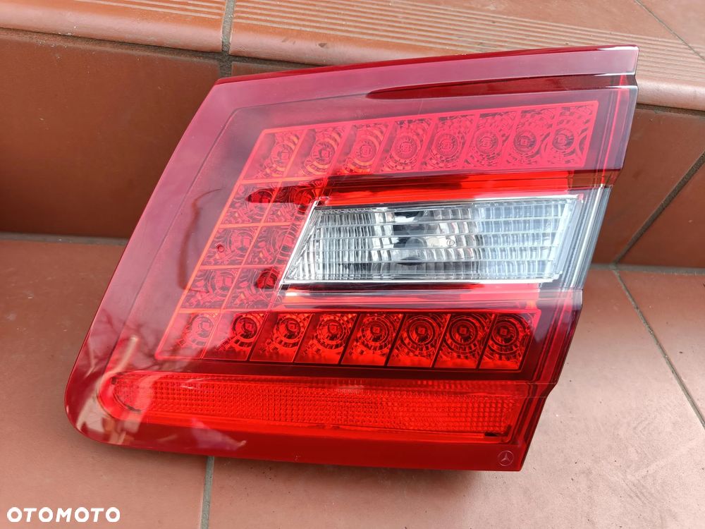 MERCEDES W212 KOMBI LAMPA W KLAPĘ LEWA PRAWA TYLNA - 2