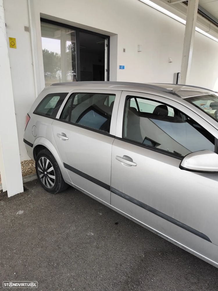 Opel Astra Caravan - 14