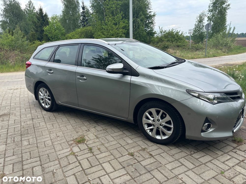 Toyota Auris 1.6 Premium Comfort - 2