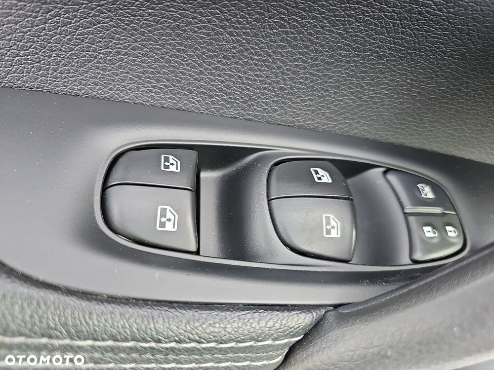Nissan Qashqai 1.3 DIG-T N-Connecta - 18