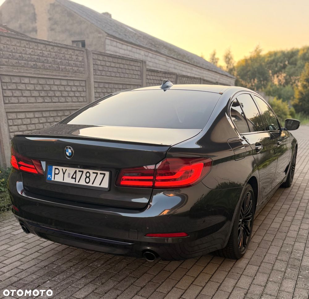 BMW Seria 5 520d Sport Line - 4