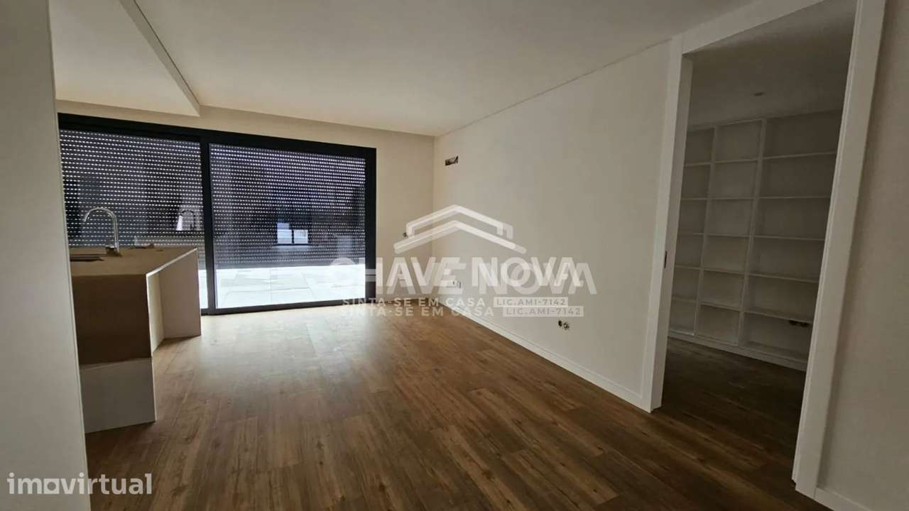 Moradia em Banda T3+1 Nova c/ Piscina na Madalena - Grande imagem: 3/26
