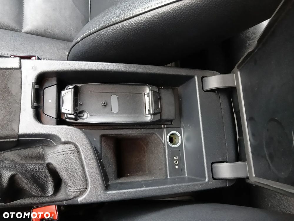 BMW Seria 3 318d DPF Touring - 32