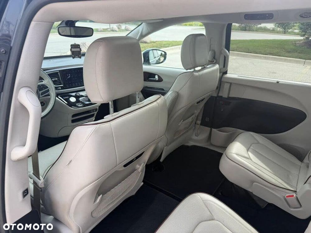 Chrysler Pacifica - 11