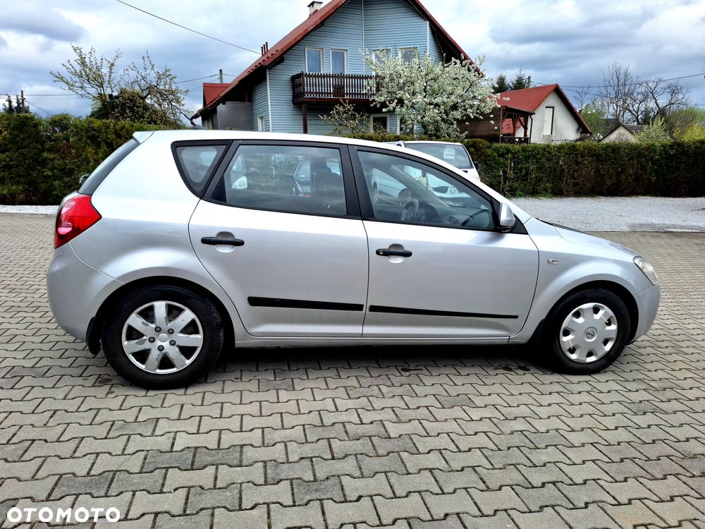 Kia Ceed - 21