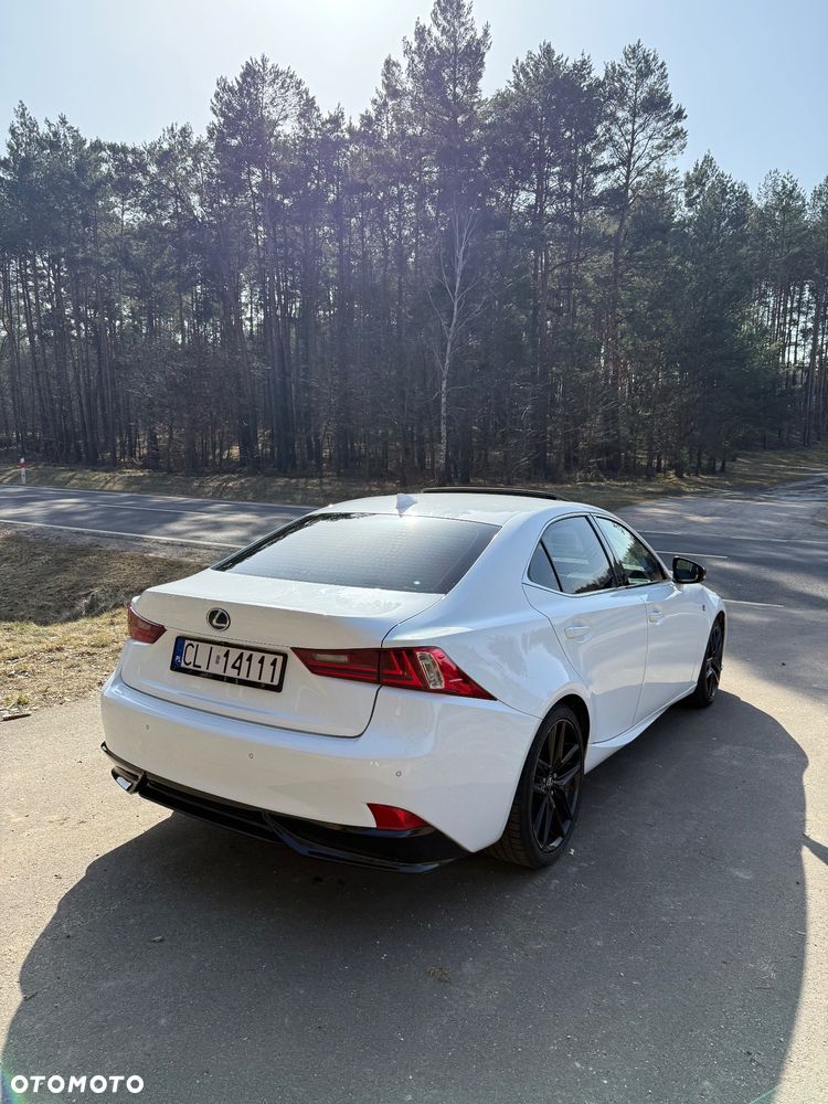 Lexus IS - 11
